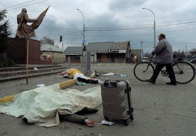 Ucraina, mamma e figli uccisi mentre fuggono: la foto choc