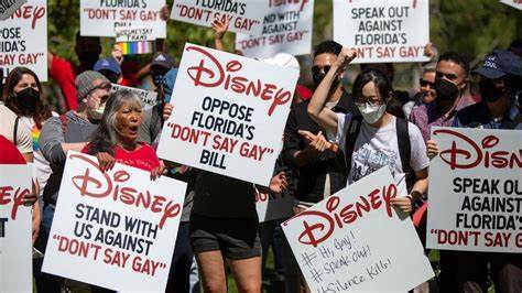 Passa la legge “Don’t Say Gay” e la Disney è contro