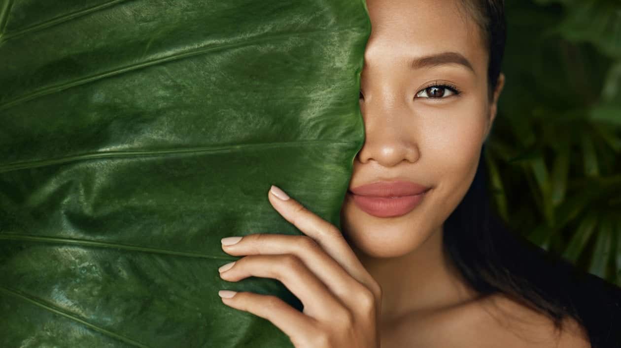 Beauty sostenibile: preferisci i profumi solidi o lo shampoo stick? photo credits la repubblica