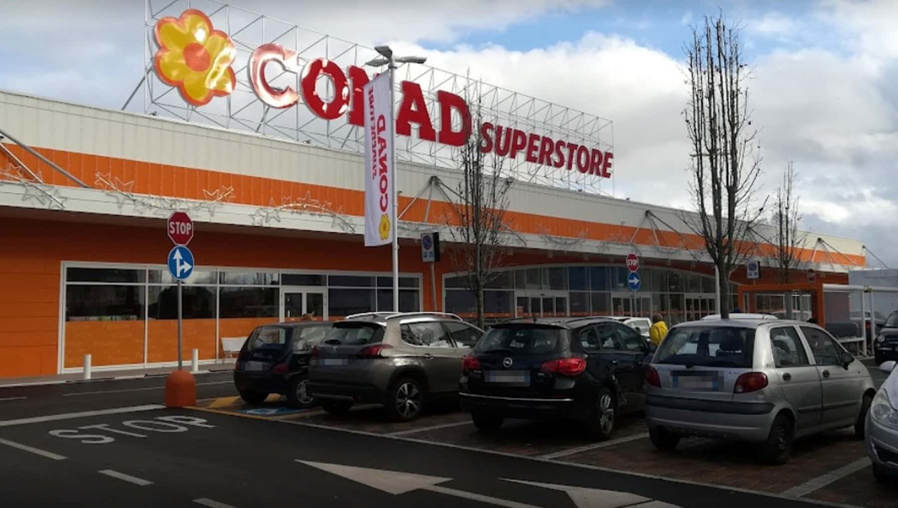 Conad, la direttrice: “Ditemi chi ha il ciclo o vi tiro giù gli slip”