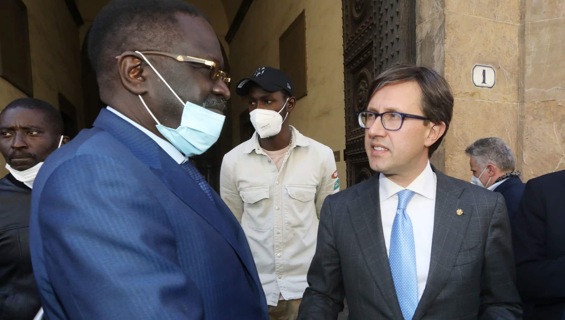 Il Senegal contro Firenze: l’ambulante “placcato a terra come Floyd” pointofnews.it
