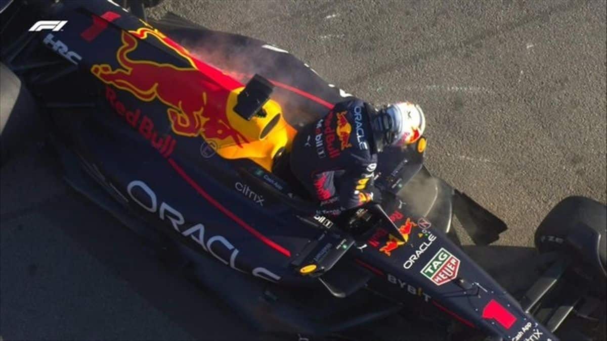 Melbourne, disastro per Verstappen costretto al ritiro