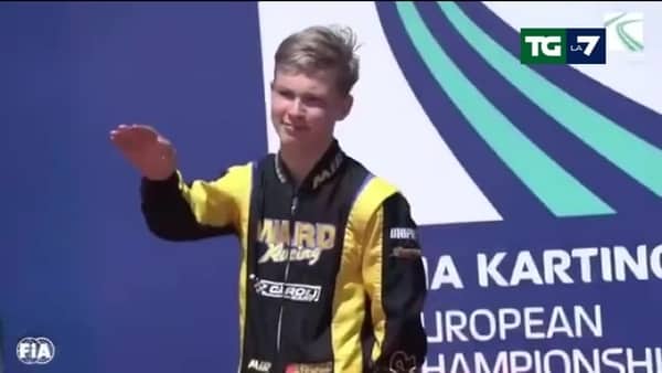 Pilota russo fa il saluto nazista durante la premiazione dell’Europeo kart