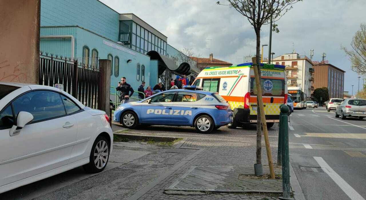 Mestre: pedone chiede di rallentare e viene picchiato