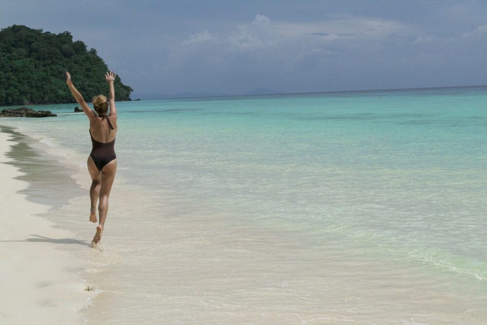 La moda al mare non è mai stata così divertente
