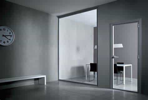 Vetrata interna, la differenza tra le porte vetrate e le pareti vetrate