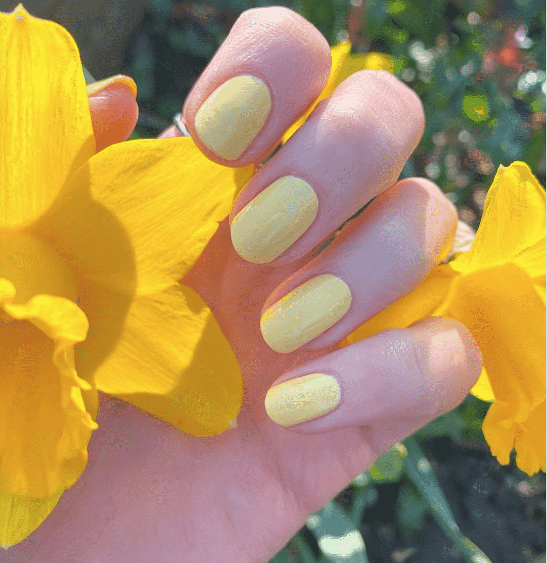 Il giallo, il colore primaverile ideale per la nail art