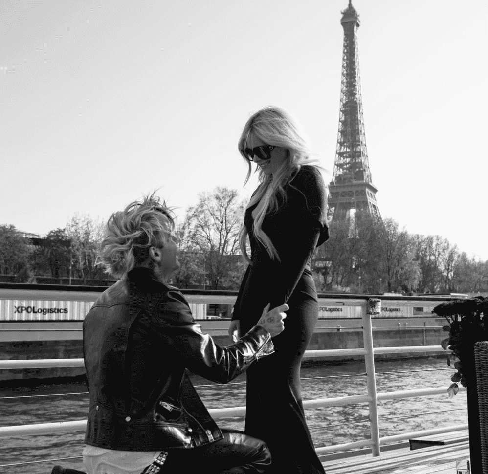 Proposta di matrimonio per Avril Lavigne da Mod Sun, a Parigi: “Si ti amerò per sempre”