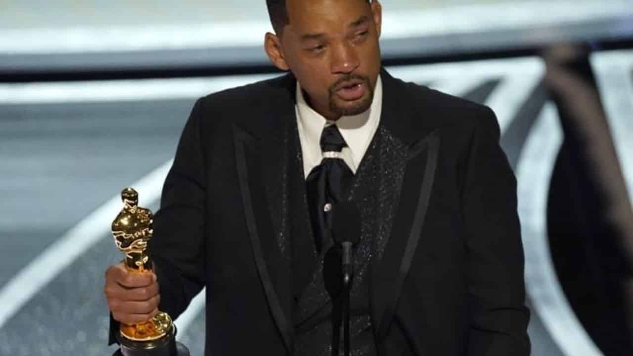 Will Smith lascia l’Academy degli Oscar, dopo lo schiaffo a Chris Rock