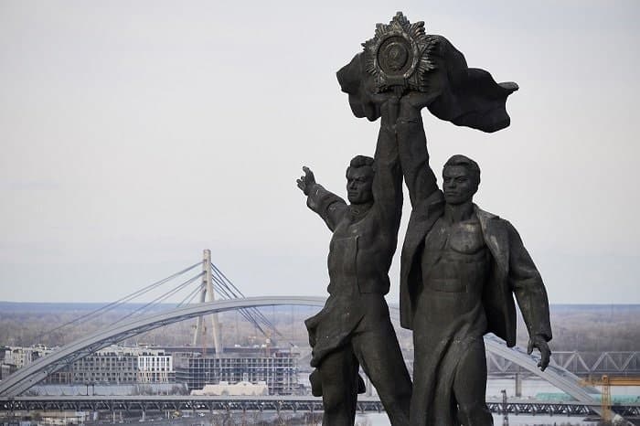 Kiev rimuoverà i monumenti alla Russia e cambierà nome a 300 strade