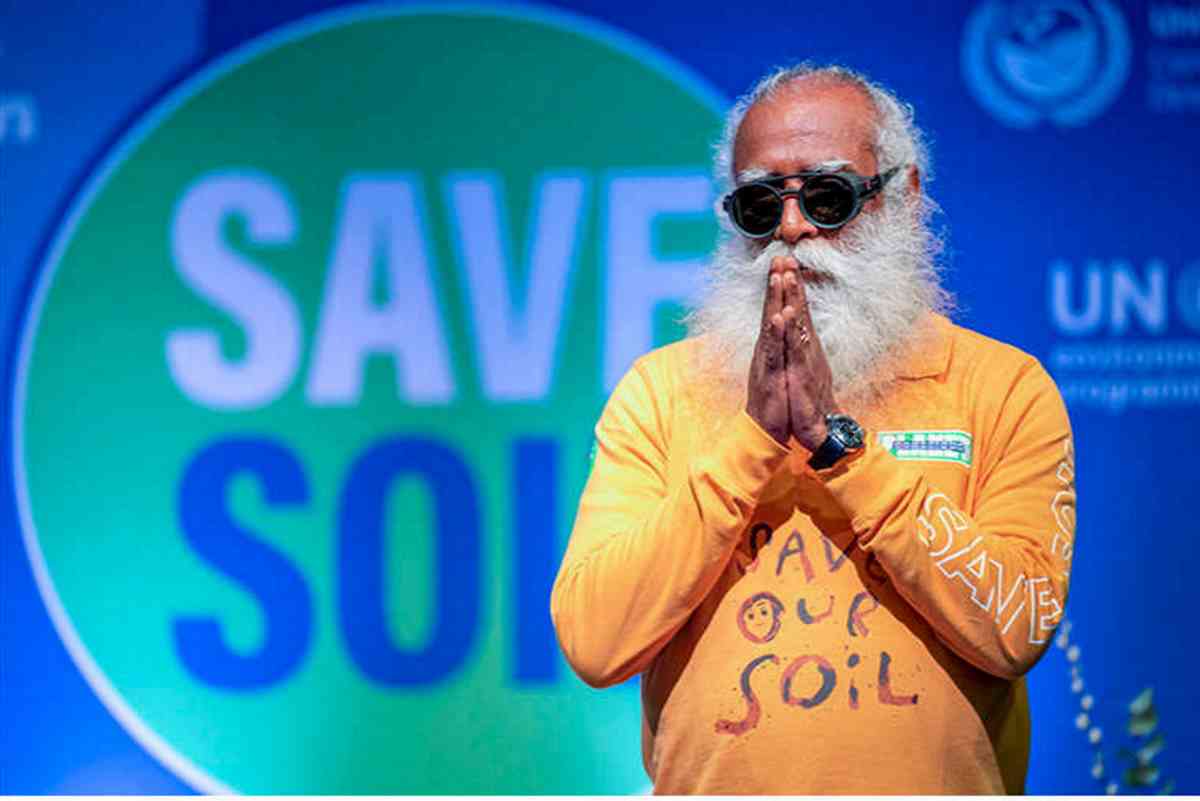 Chi è Sadhguru, il guru che gira il mondo in motocicletta: “Appartengo alla Terra”