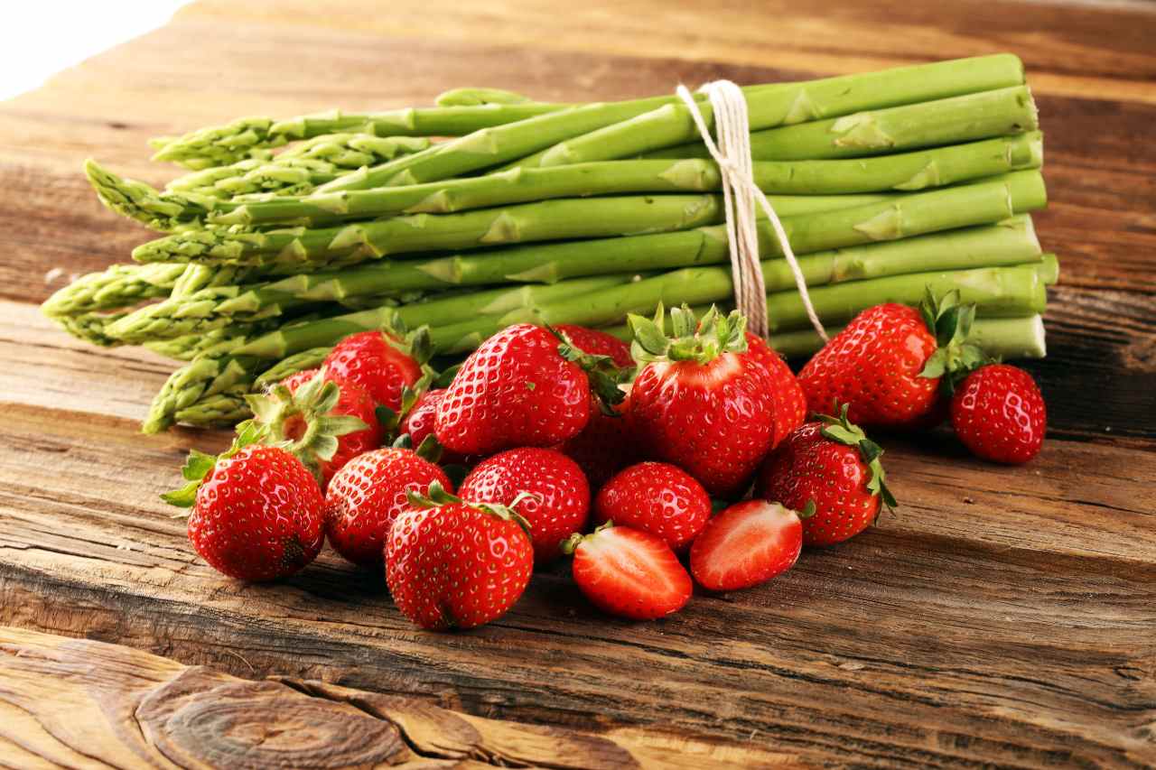 Mangiare sano con frutta e verdura di stagione frutta di stagione