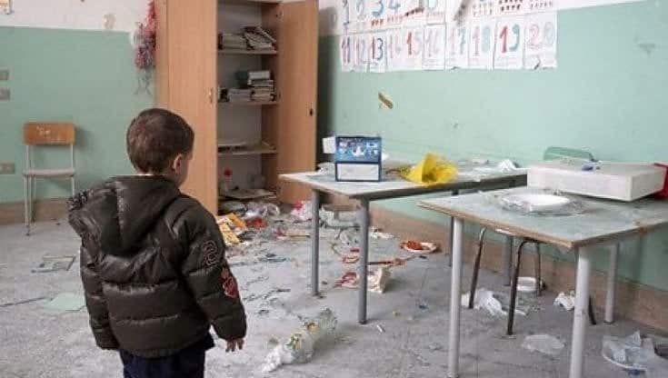 Frasi blasfeme e crocifissi rotti: denunce ai baby vandali Baby vandali Photo Credits LaRepubblica