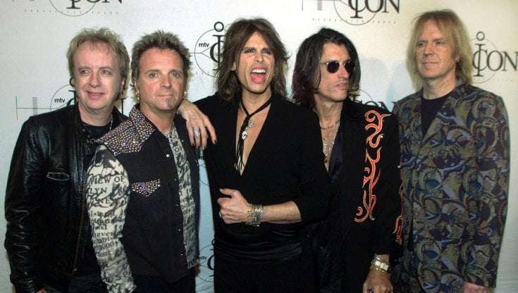 Steven Tyler ricade nel tunnel della droga: annullate alcune tappe del tour degli Aerosmith