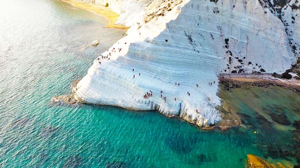 Scala dei Turchi: la provocazione del proprietario, “La compri Elon Musk”