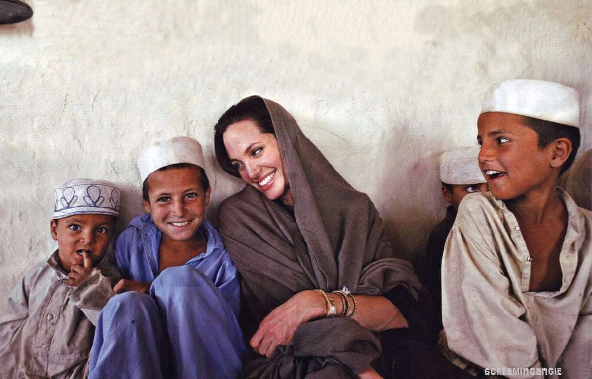 Angelina Jolie: quando aiutare i più deboli diventa una missione di vita Angelina Jolie
