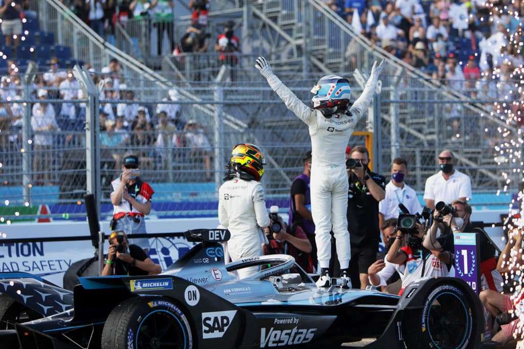 Formula E, E-Prix Berlino: De Vries vince la gara 2 spodestando Mortara