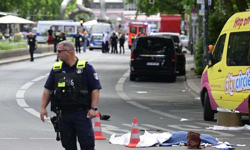 Berlino: auto contro la folla, almeno 30 feriti Berlino auto contro la folla Photo Credits AGI