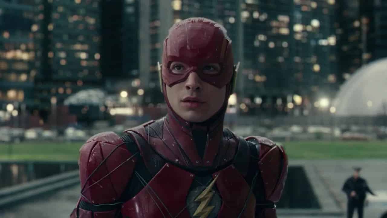 Ezra Miller, “The Flash”: Warner Bros riflette su come arginare i danni ezra miller warner bros