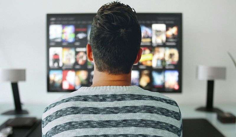 Serata film: ecco le commedie più divertenti assolutamente da non perdere serata film