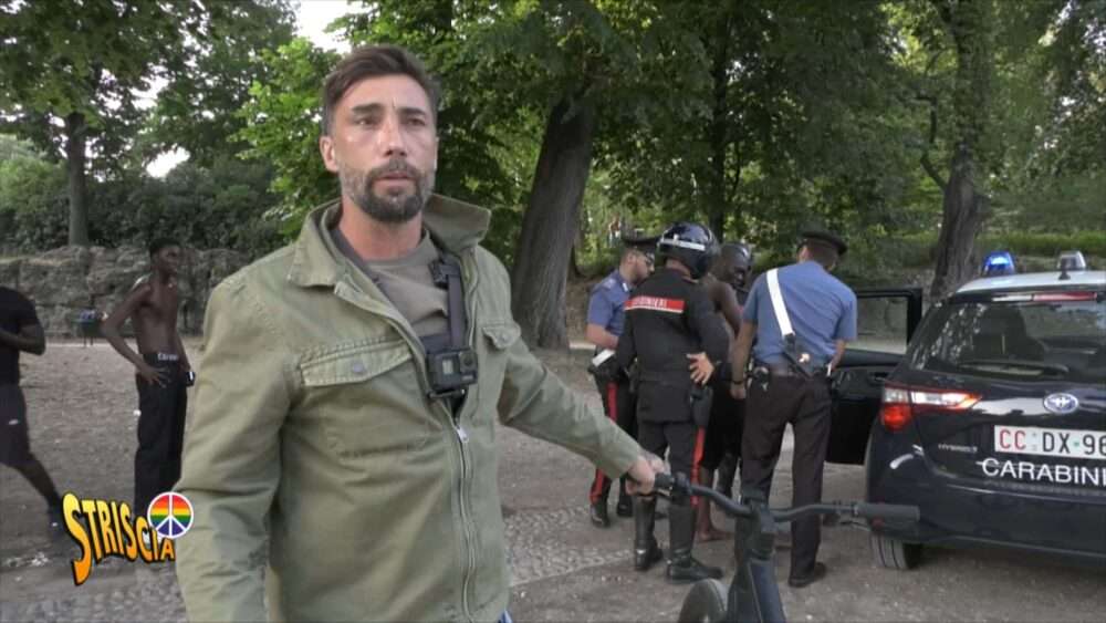 Striscia la notizia: ennesima aggressione a Brumotti da degli spacciatori striscia la notizia