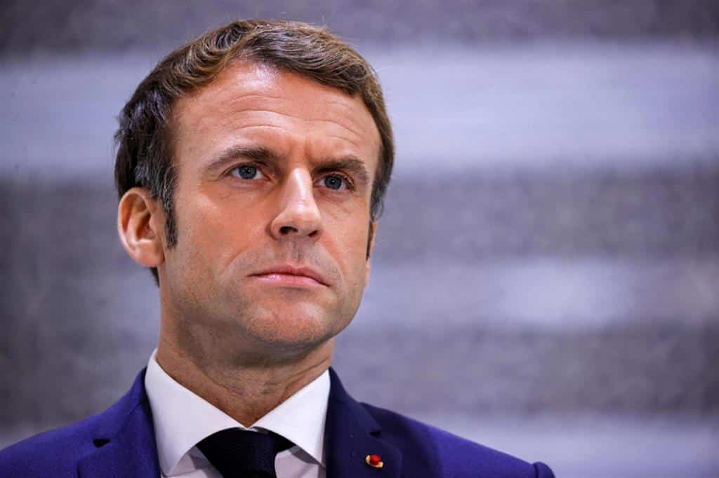 In Francia è testa a testa tra Macron e Melenchon: “Tanto assenteismo”