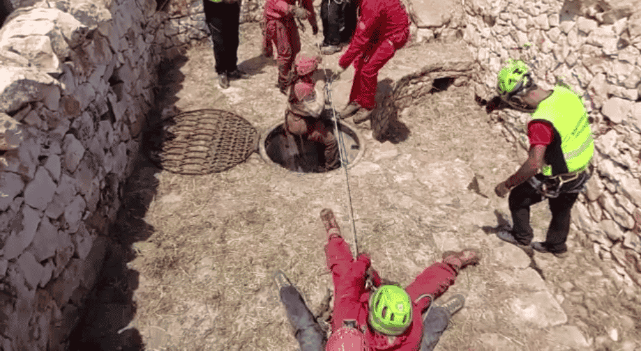Speleologa caduta in una grotta a Monopoli, salvata dopo 12 ore