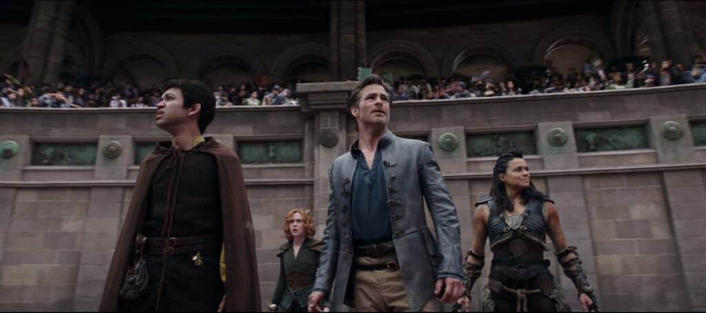 Simon (Justice Smith), Doric (Sophia Lillis), Elgin (Chris Pine) e Holga (Michelle Rodriguez) si ritrovano in una gremita arena in una scena di "Dungeons & Dragons: L'onore dei Ladri" - web