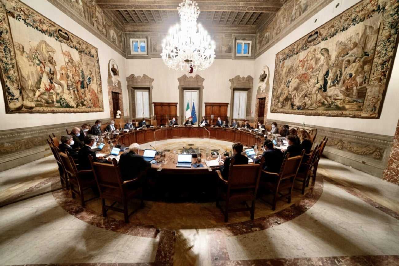 Cosa prevede il dl Aiuti: Bonus 200 euro, benzina, bollette gas e luce, tutto ciò che serve sapere
