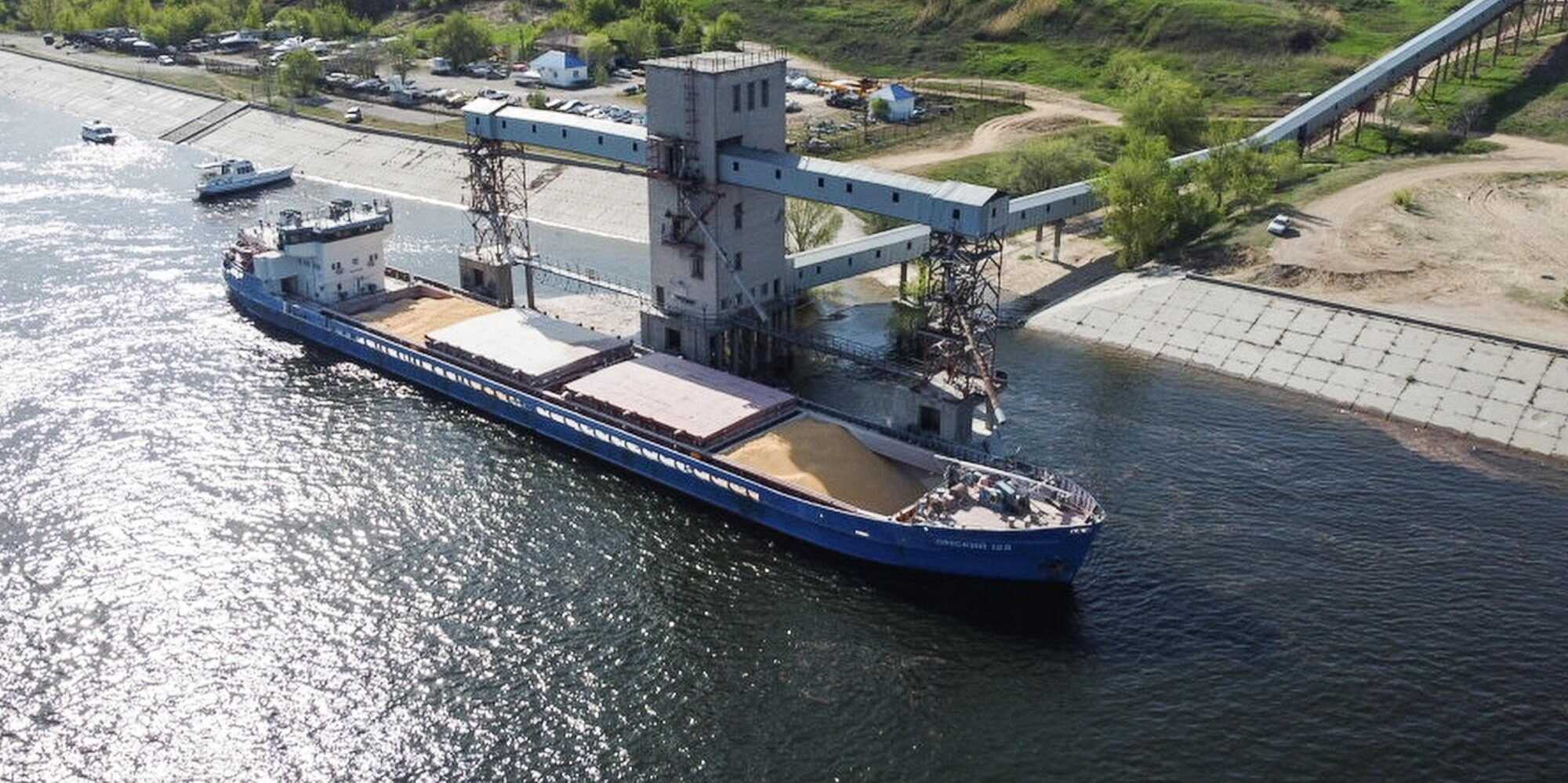 La prima nave carica di grano è partita dal porto di Odessa