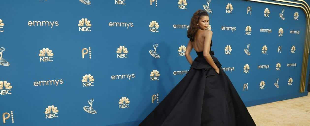 Look Emmy 2022: il red carpet con gli outfit più glamour (e non!)