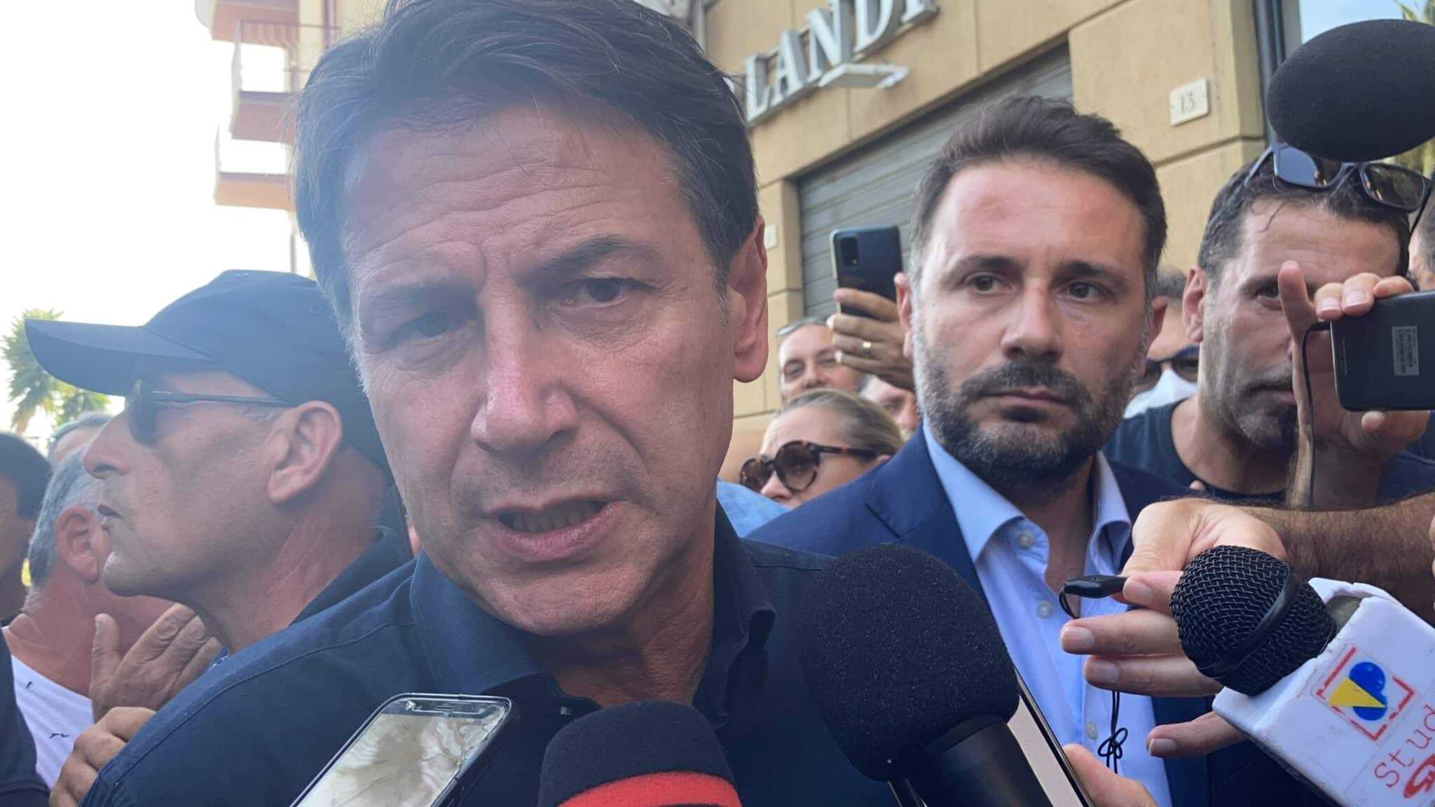 Campagna elettorale: le scintille tra Conte e Renzi sul reddito di cittadinanza e le altre notizie campagna elettorale renzi calenda