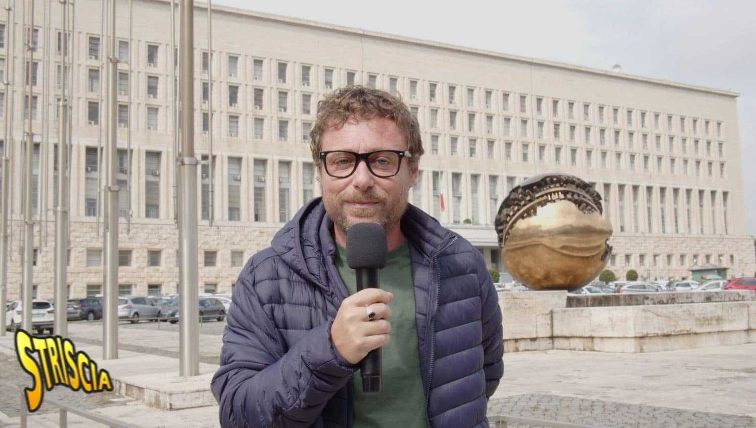 Striscia la Notizia, Pinuccio indaga sul voto degli italiani all’estero
