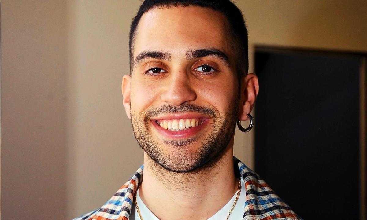 Mahmood entra negli “enta”. Trent’anni per il talentuoso cantautore