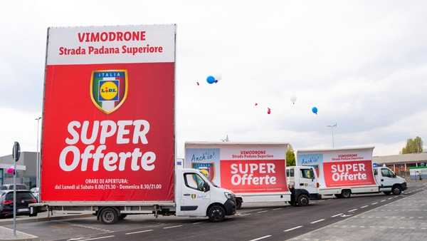 Pubblicità dinamica su camion vela: a chi rivolgersi?