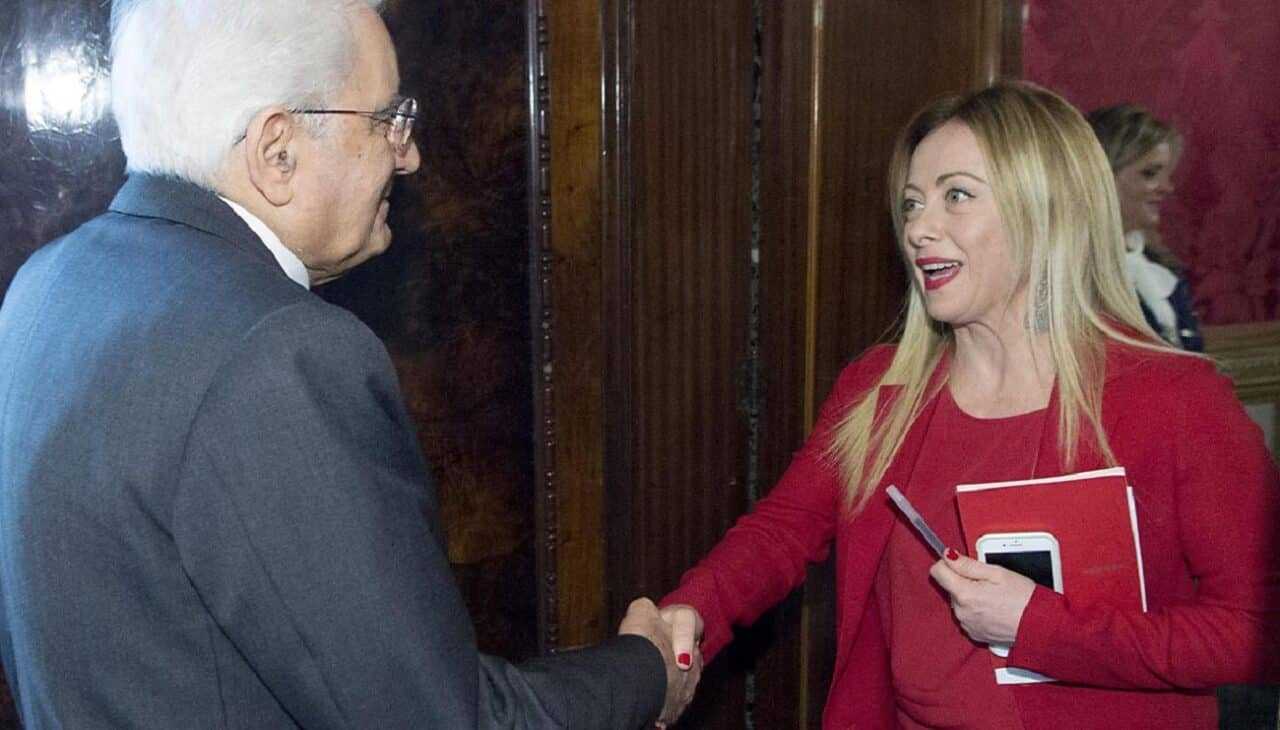 Sergio Mattarella ha convocato Giorgia Meloni al Quirinale: “le idee sono abbastanza chiare”