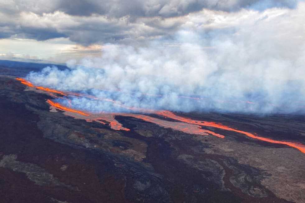 Hawaii, il Mauna Loa erutta dopo quasi 40 anni