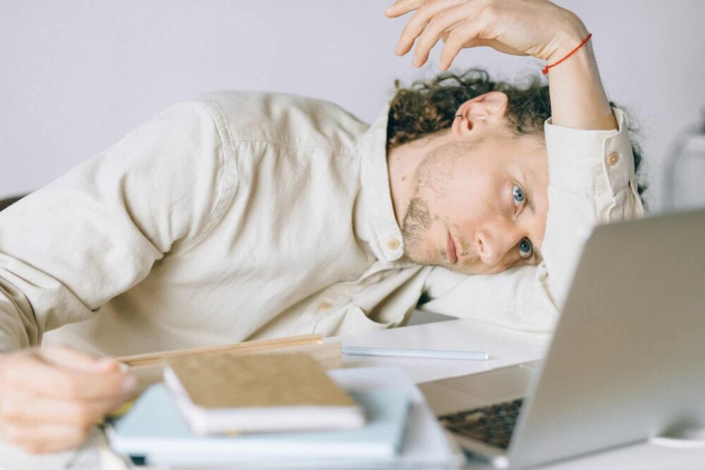 Allarme burnout, nel mondo 8 giovani su 10 pronti a lasciare il posto di lavoro
