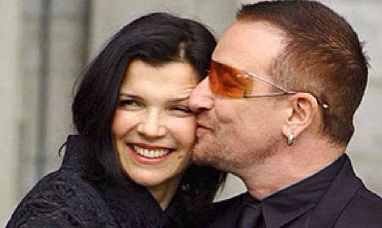 Bono, chi è la moglie Ali Hewson: “Sposarsi è una follia, ci lega una grande amicizia” Bono e la moglie Ali Hewson