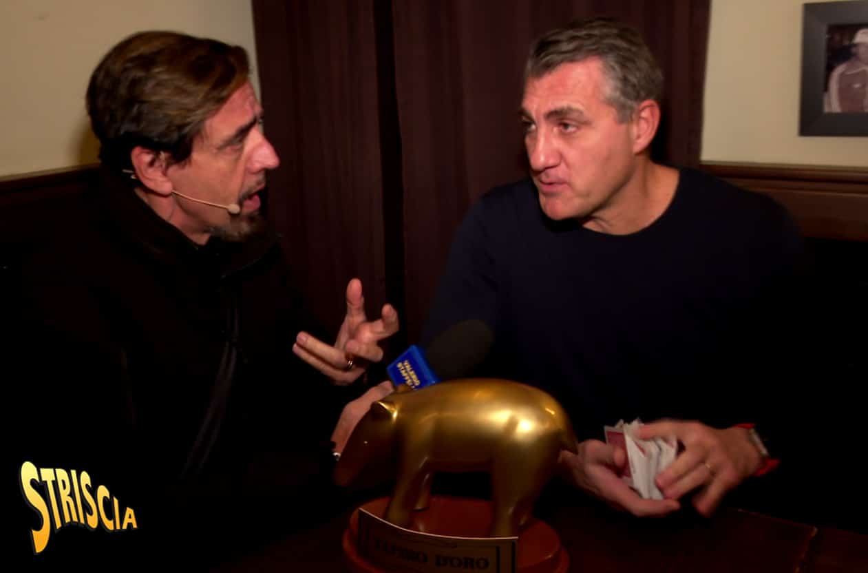 Striscia la Notizia, tapiro d’oro a Christian Vieri dopo il flop della ”Bobo Tv”