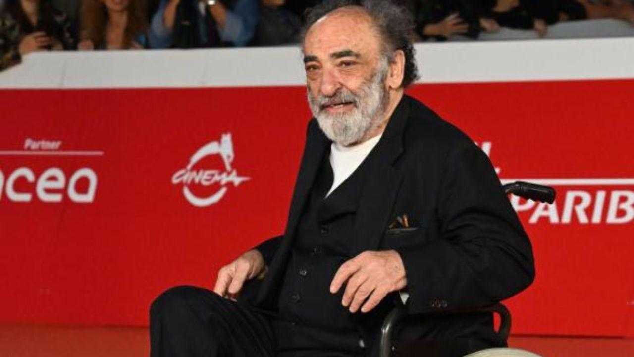 Alessandro Haber, da 8 mesi in sedia a rotelle a causa di un’operazione sbagliata