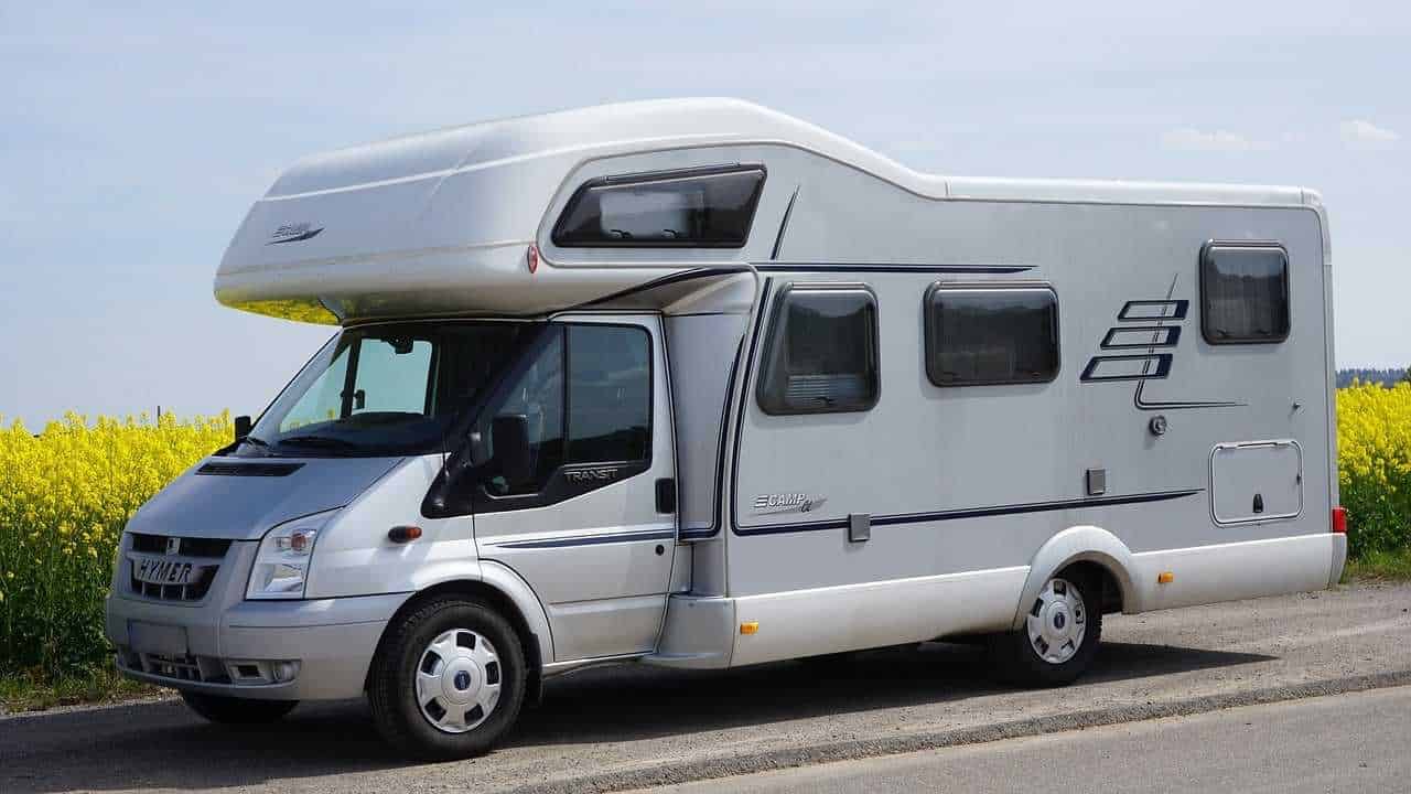 Camper: in inverno proteggilo con una tettoia camper