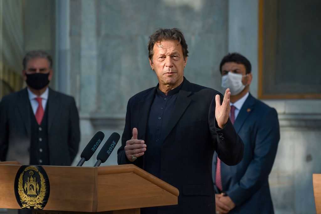 Pakistan, l’ex premier Khan è stato ferito in un attentato