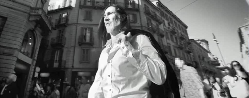 Manuel Agnelli in "Milano con la peste" estratta dal primo album solista