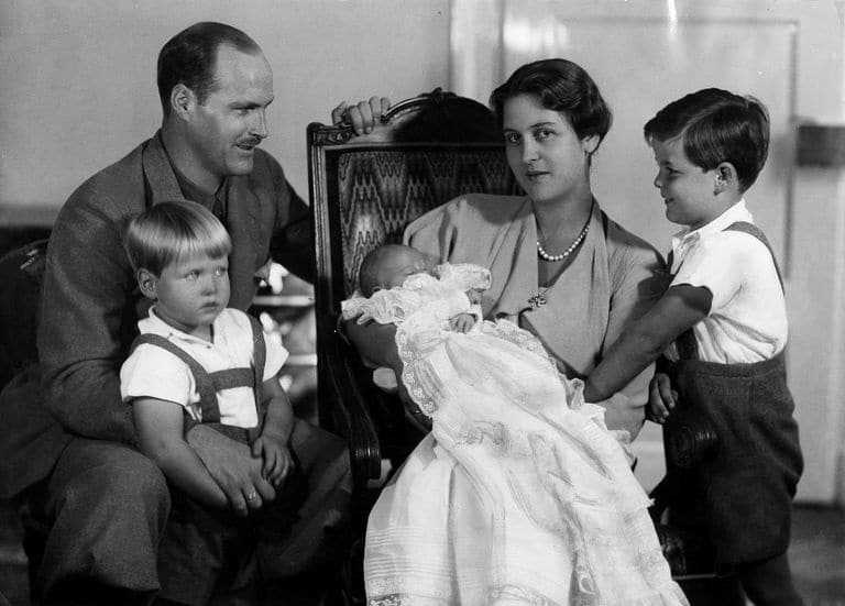 Il Duca di Edimburgo e la sua famiglia -Photo Credits:marieclaire.it