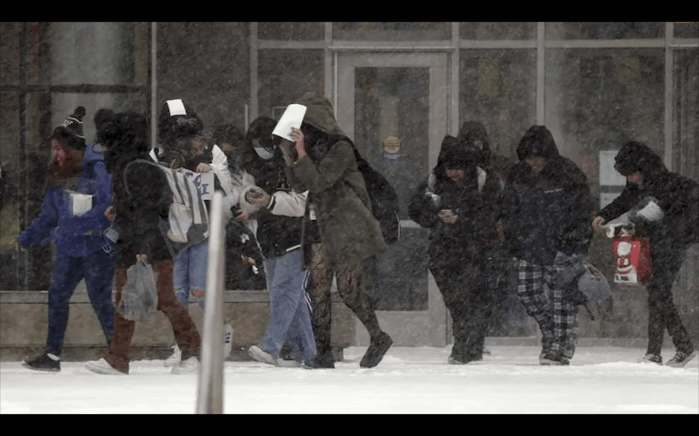 New York, stato di emergenza per la tempesta invernale: «Bomb Cyclone»