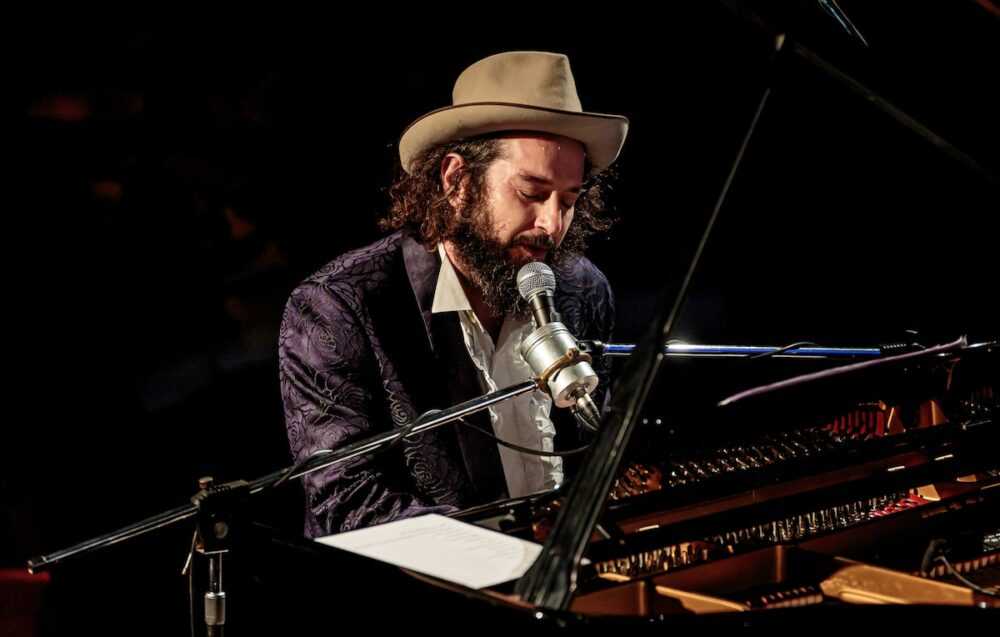 Vinicio Capossela: l’artista dietro le sue canzoni più famose