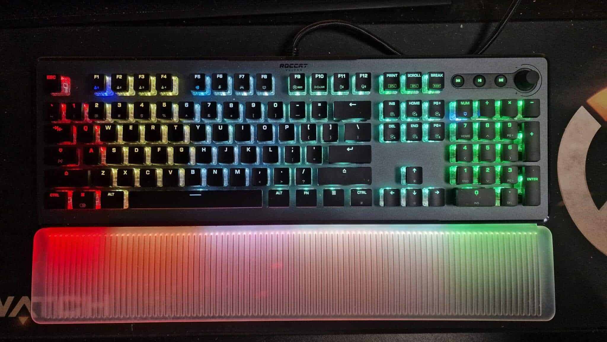 Tastiera Roccat Vulcan II MAX Recensione: un trionfo di dual LED