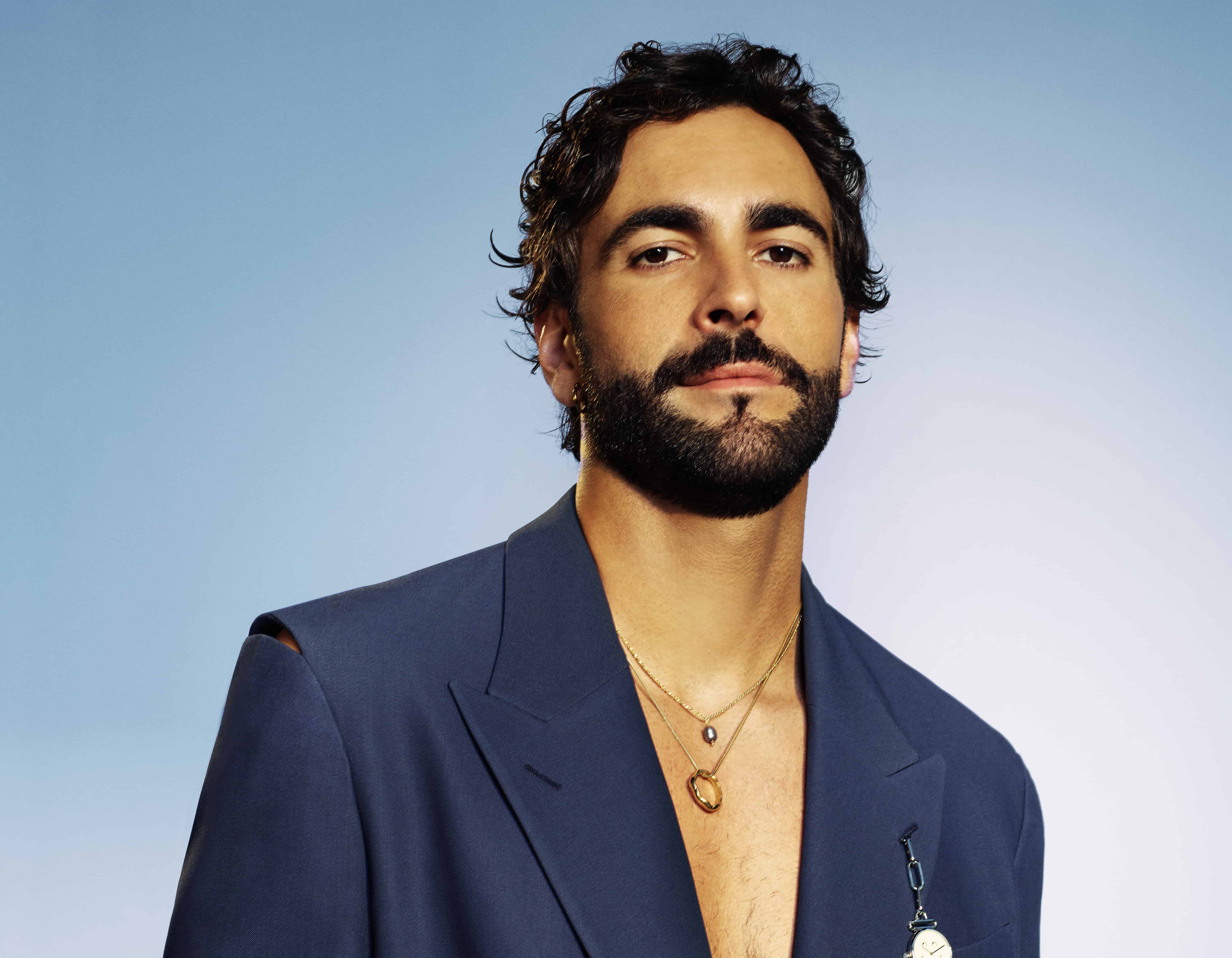 Marco Mengoni, “Due Vite” il testo del brano in gara al Festival Di Sanremo 2023 Marco Mengoni, il testo di Due Vite brano in gara a Sanremo 2023 - Ph © Alessio Boni