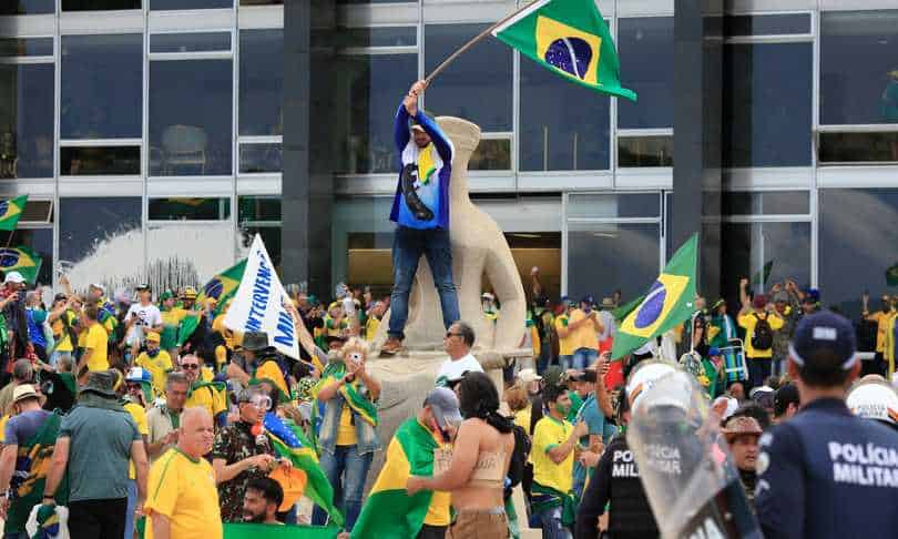 Brasile, attacco al Parlamento: Lula contro le forze di sicurezza